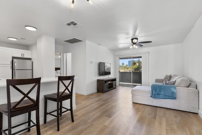 302 E Monte Vista Rd