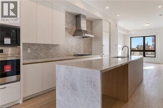 138 East St in Oakville, ON - Building Photo - Building Photo