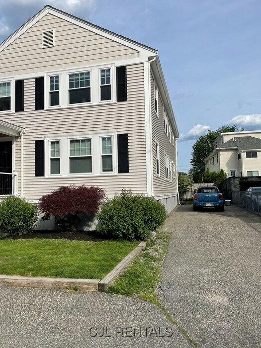 65 Davis Rd in Belmont, MA - Building Photo - Building Photo