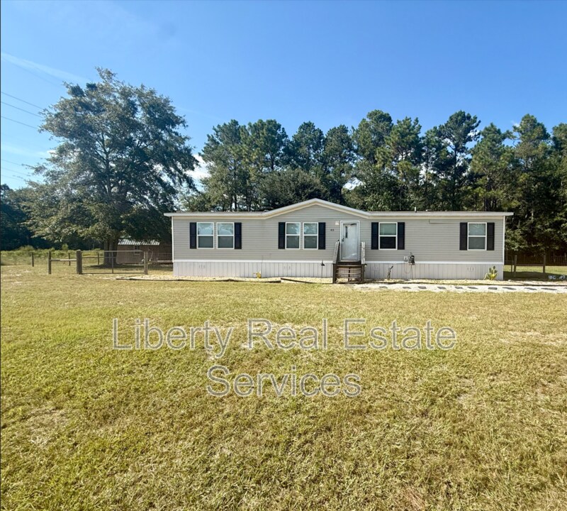 45 Logan Ct SE in Ludowici, GA - Building Photo
