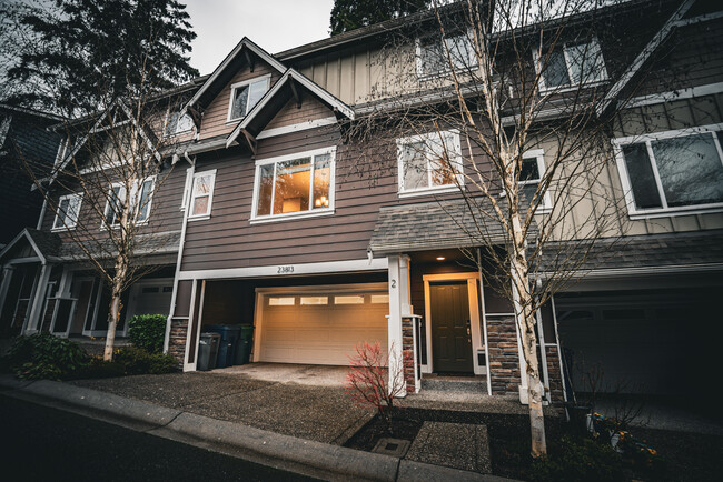 23813 Cedar Ct in Mountlake Terrace, WA - Foto de edificio - Building Photo