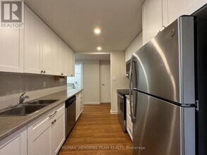 36 Arran Dr in St Catharines, ON - Building Photo - Building Photo