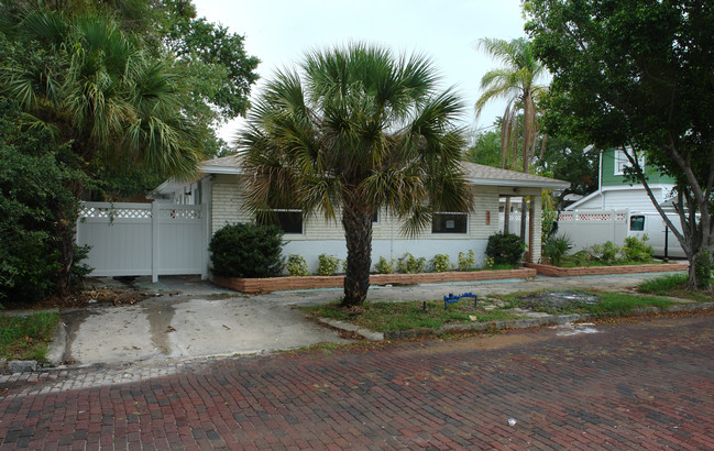 427 8th Ave N in St. Petersburg, FL - Building Photo - Building Photo