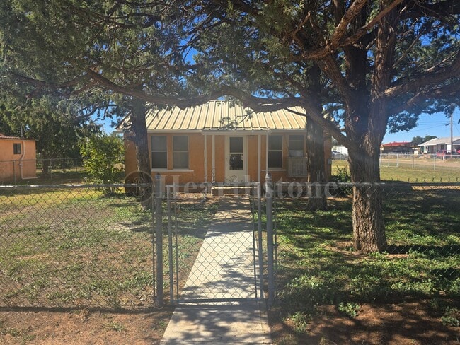 property at 316 N Walnut St