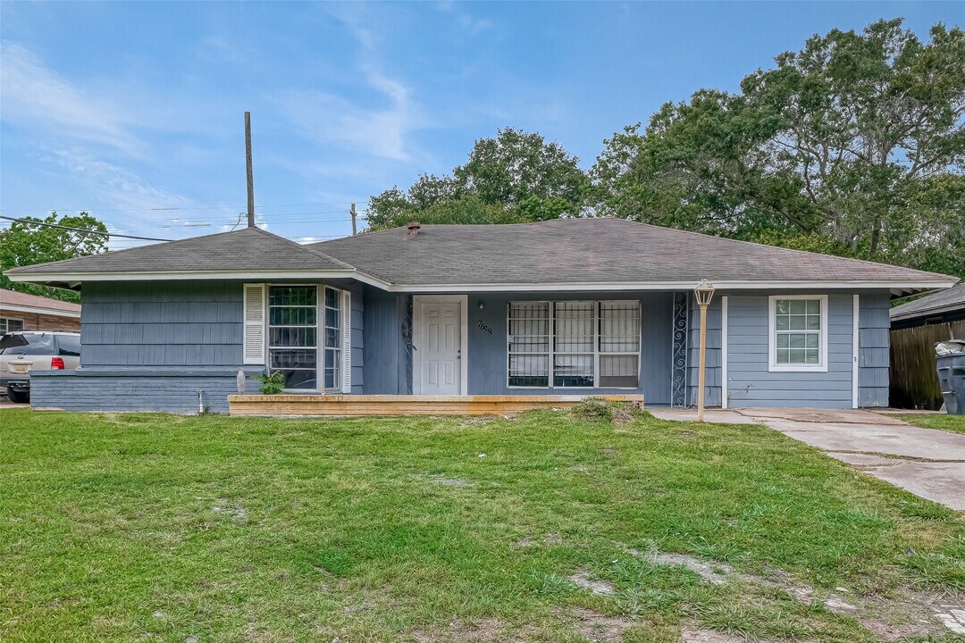 7658 Belbay St in Houston, TX - Building Photo