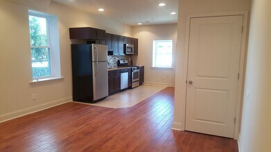 5037 Florence Ave in Philadelphia, PA - Building Photo - Building Photo