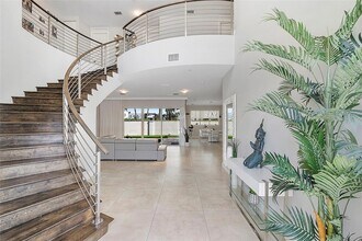 7477 NW 99th Ave in Doral, FL - Building Photo - Building Photo