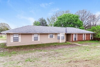 4784 Ross Rd in Memphis, TN - Foto de edificio - Building Photo