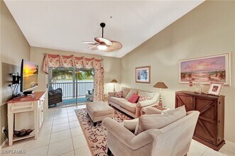 6496 Huntington Lakes Cir, Unit 201 in Naples, FL - Building Photo - Building Photo