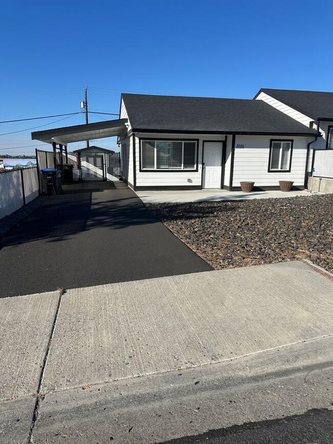 property at 1016 E Terrace Ave
