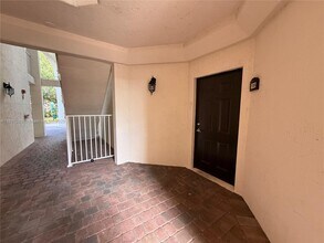 11605 NW 89th St in Doral, FL - Building Photo - Building Photo