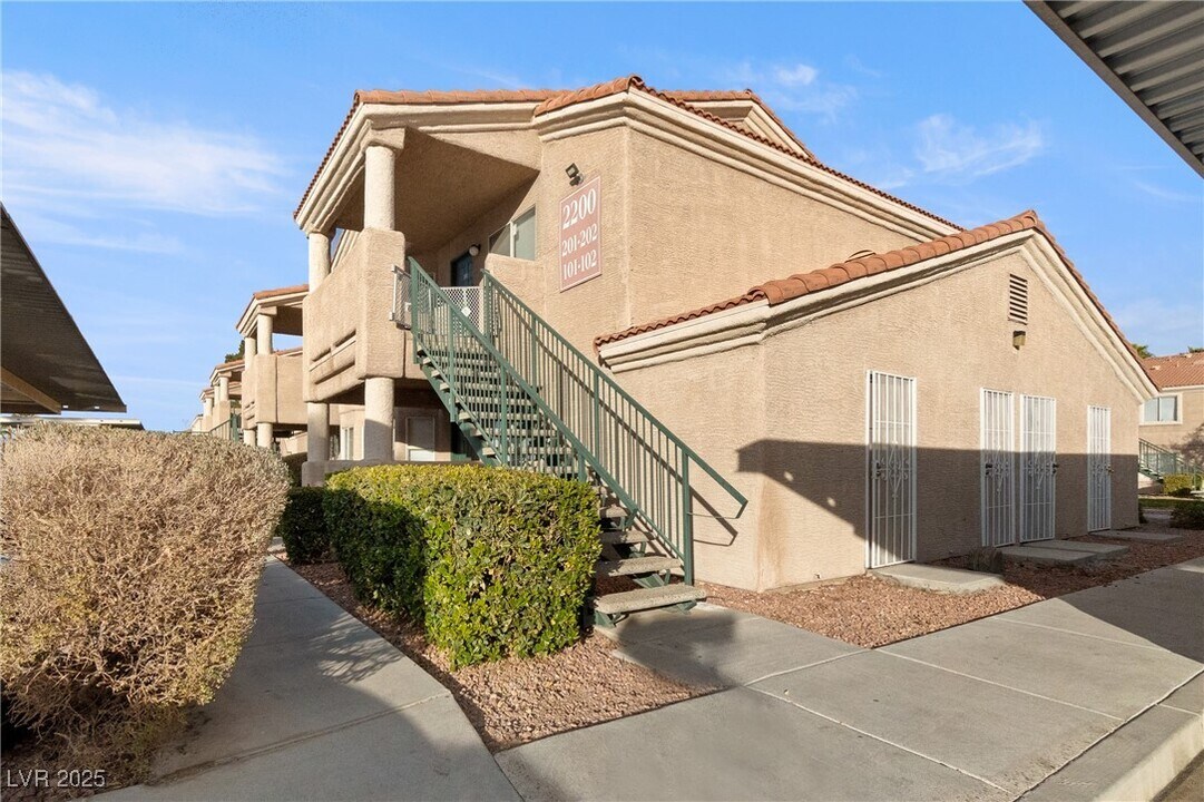 2200 Benmore St in Las Vegas, NV - Building Photo