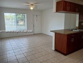 520 N 69th Ave in Hollywood, FL - Foto de edificio - Building Photo