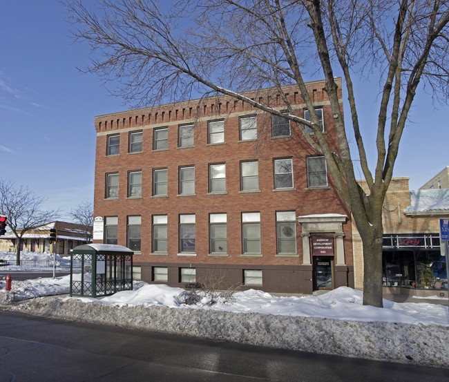 Bassett Warehouse Apartments in Madison, WI - Foto de edificio - Building Photo