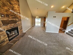 11006 W 76th St in Overland Park, KS - Building Photo - Building Photo
