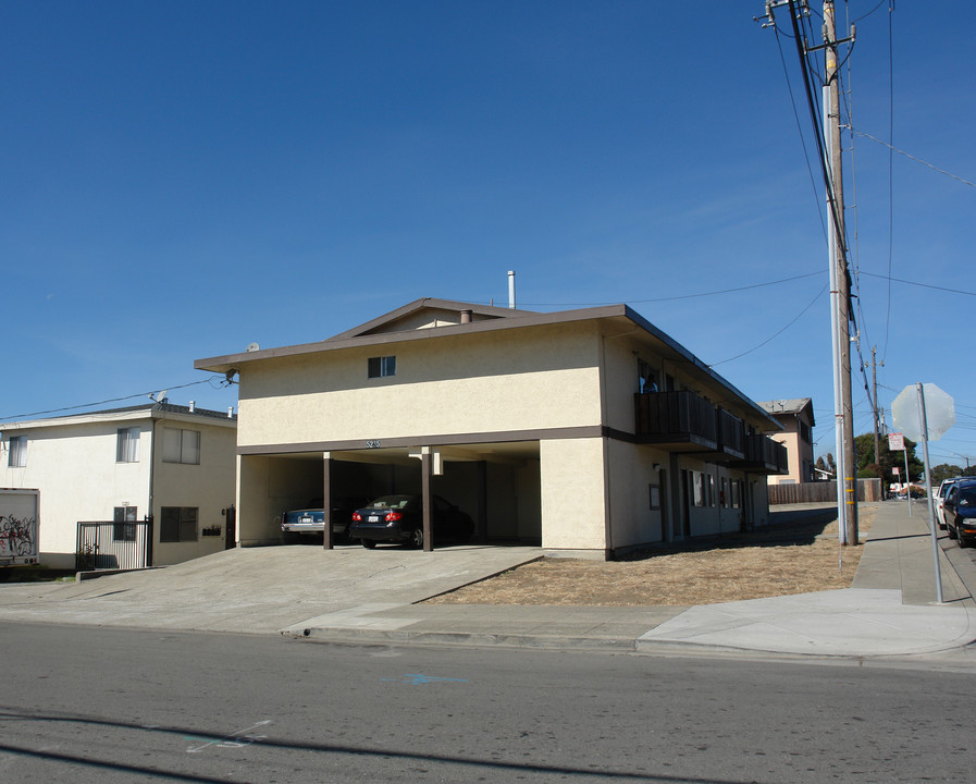 5235 Riverside Ave in San Pablo, CA - Building Photo