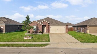 809 Farmstead Wy in Royse City, TX - Building Photo