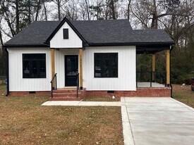 1211 West Dr in Fayetteville, NC - Building Photo