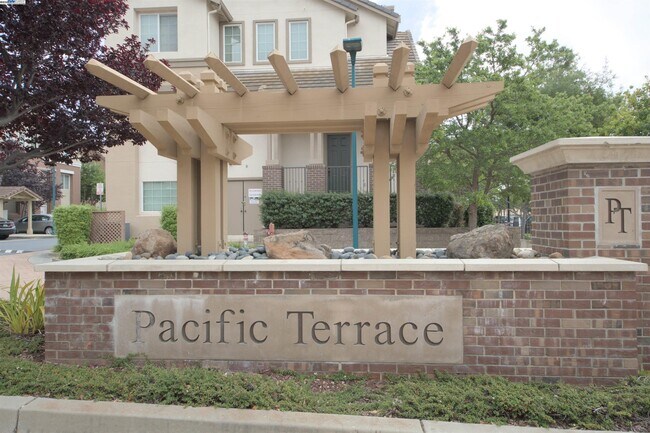 1067 Green St in Union City, CA - Building Photo - Building Photo