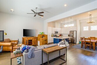 1025 Roberts St in Houston, TX - Building Photo - Building Photo