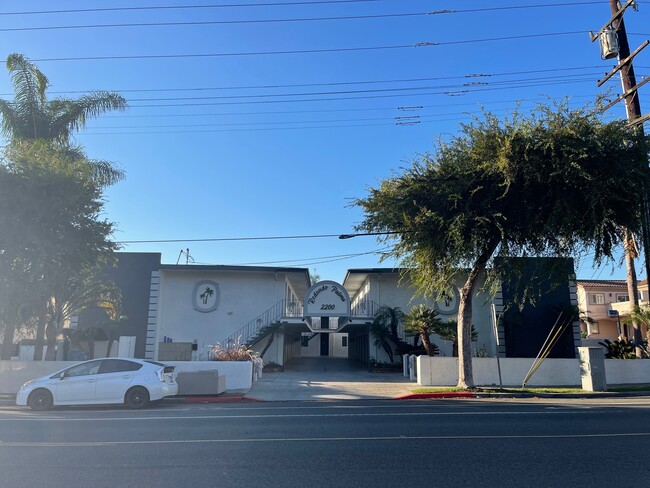 2200 Grant Ave in Redondo Beach, CA - Foto de edificio - Building Photo