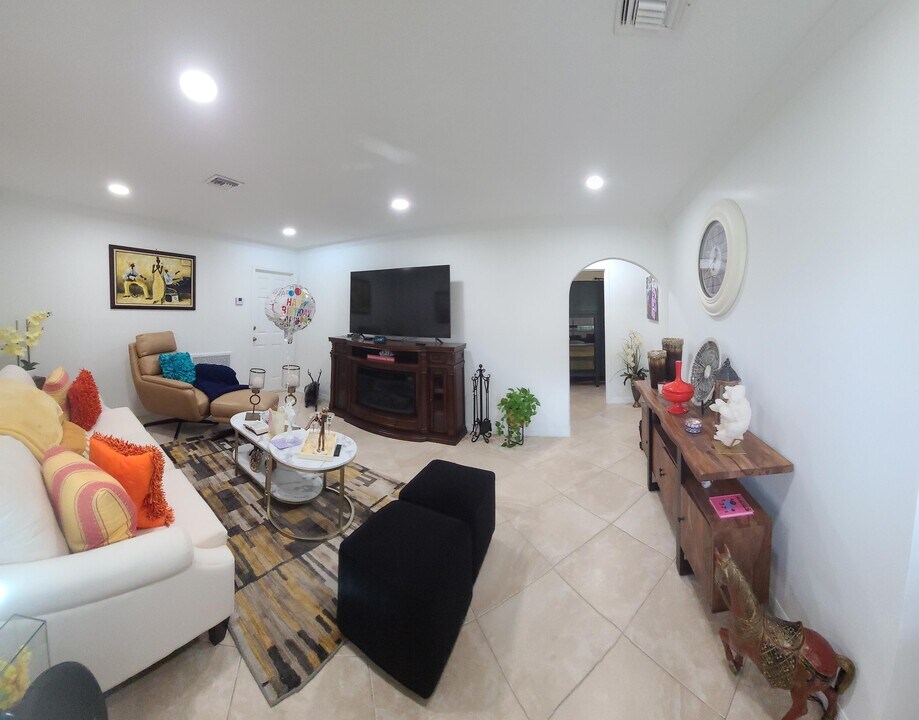 4323 Redding Rd in Boynton Beach, FL - Building Photo