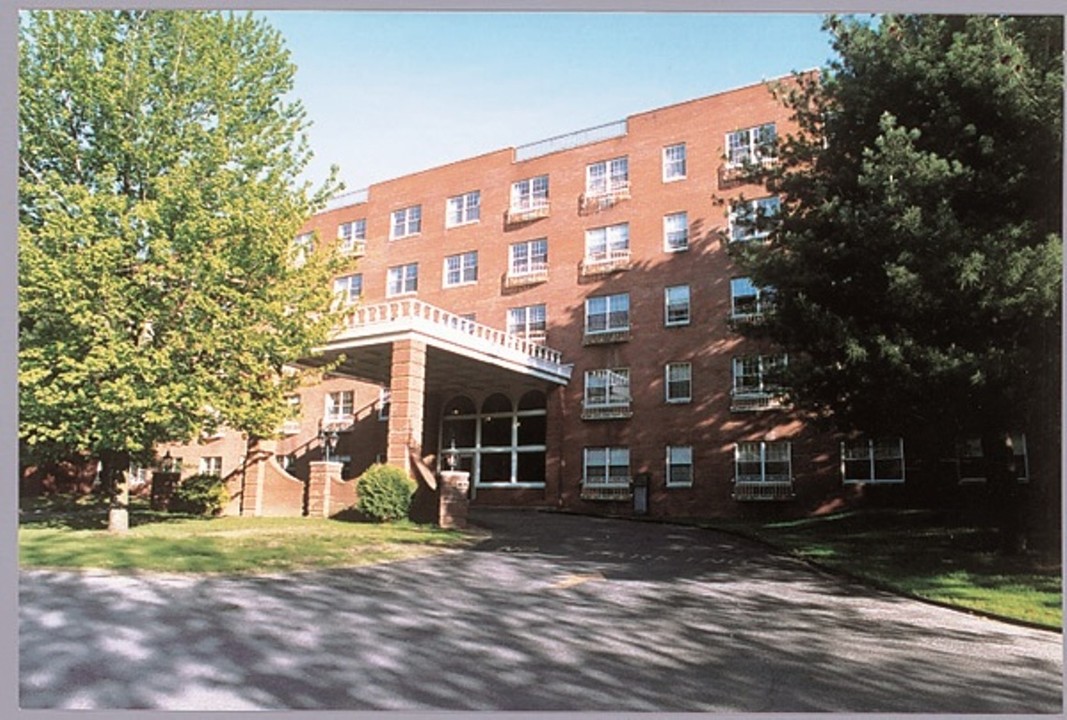 Wade Towers & Garden Apartments in Schenectady, NY - Building Photo