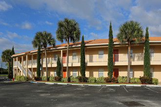 Via Delray Condominiums in Boynton Beach, FL - Building Photo - Building Photo