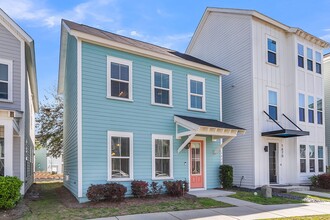 1672 Indy Dr in North Charleston, SC - Foto de edificio - Building Photo