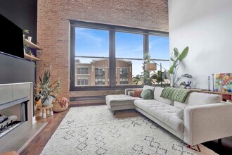 2303 S Michigan Ave in Chicago, IL - Building Photo - Building Photo