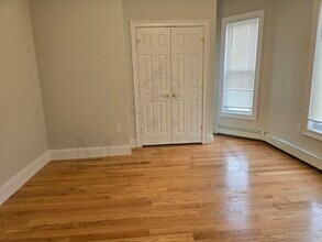 58 Hawthorne St, Unit 2 in Somerville, MA - Building Photo - Building Photo