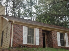 2870 Lakemont Dr SW in Marietta, GA - Building Photo