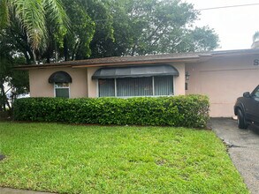 101 Fronton Blvd in Dania Beach, FL - Building Photo - Building Photo