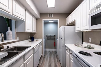 Bay Breeze Apartments in Henderson, NV - Foto de edificio - Building Photo