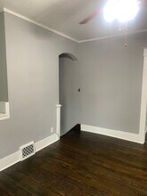 276 E 6th St, Unit Upper in Peru, IN - Foto de edificio - Building Photo