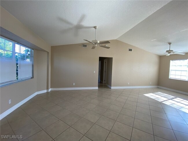 1039 NE 13th Ave in Cape Coral, FL - Building Photo - Building Photo