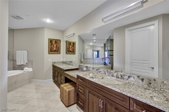 2772 Tiburon Blvd E in Naples, FL - Building Photo - Building Photo