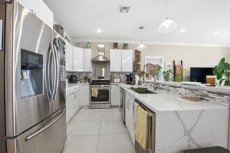 936 Pavonia Ave in Jersey City, NJ - Building Photo - Building Photo