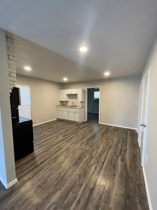 220 E Springer Ave in Guthrie, OK - Building Photo