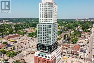 39 Mary St in Barrie, ON - Building Photo - Building Photo