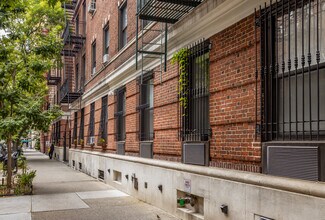 125 W 16th St in New York, NY - Building Photo - Building Photo