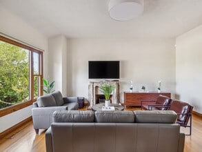 751 Toyon Dr in Monterey, CA - Foto de edificio - Building Photo