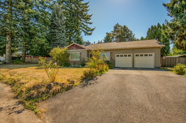 10626 NE Knott St in Portland, OR - Building Photo - Building Photo