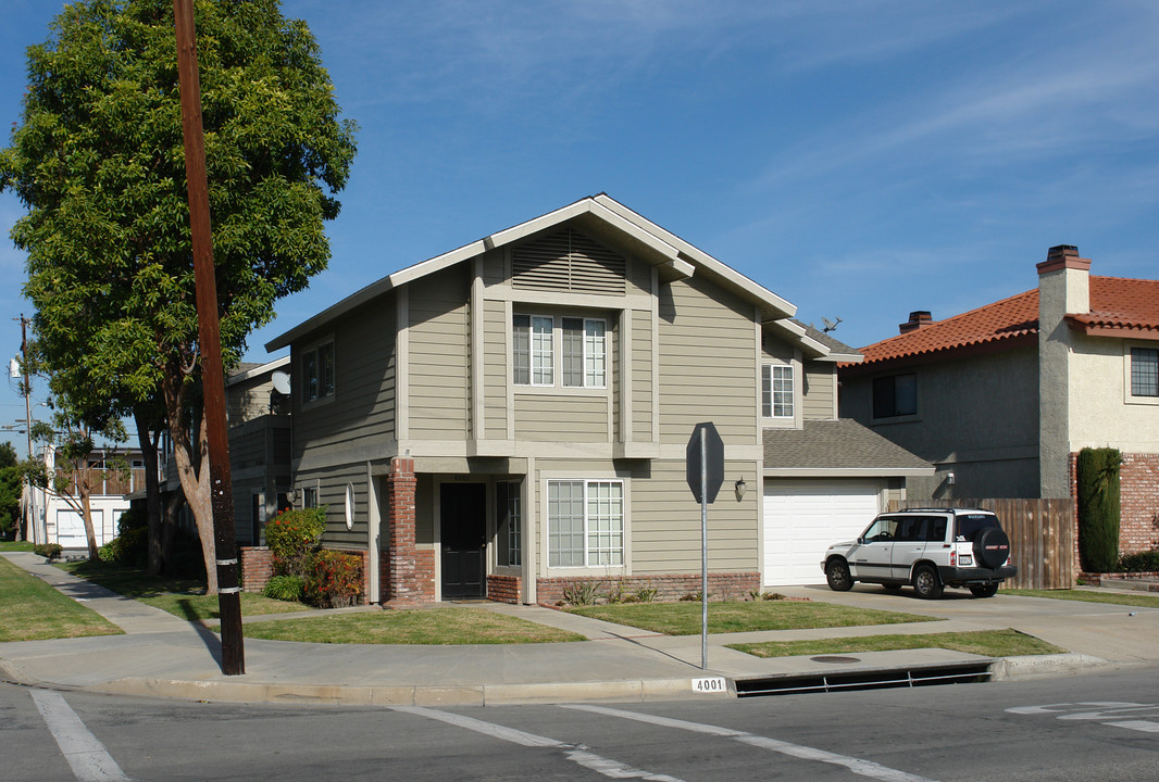 4001 Farquhar Ave in Los Alamitos, CA - Building Photo