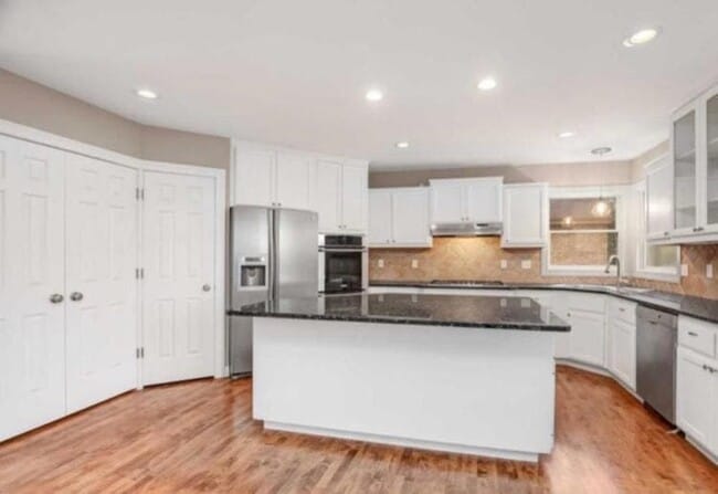 1809 Baker Park Rd in Maple Plain, MN - Building Photo - Building Photo