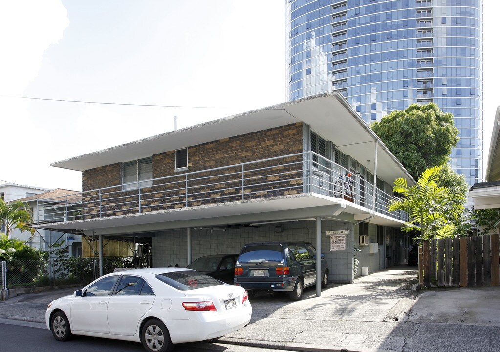 1131 Hoolai St in Honolulu, HI - Building Photo