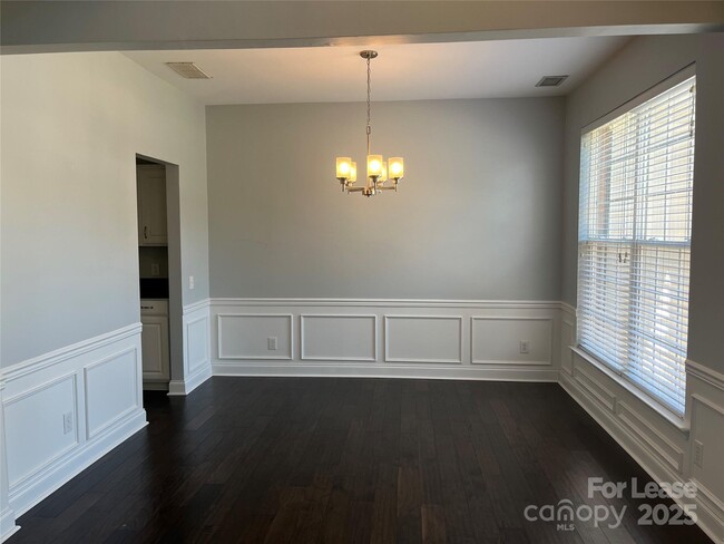 8601 Fieldcroft Dr in Charlotte, NC - Building Photo - Building Photo