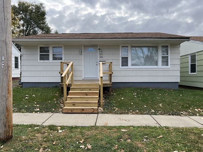 1111 6th St in Lincoln, IL - Building Photo - Building Photo