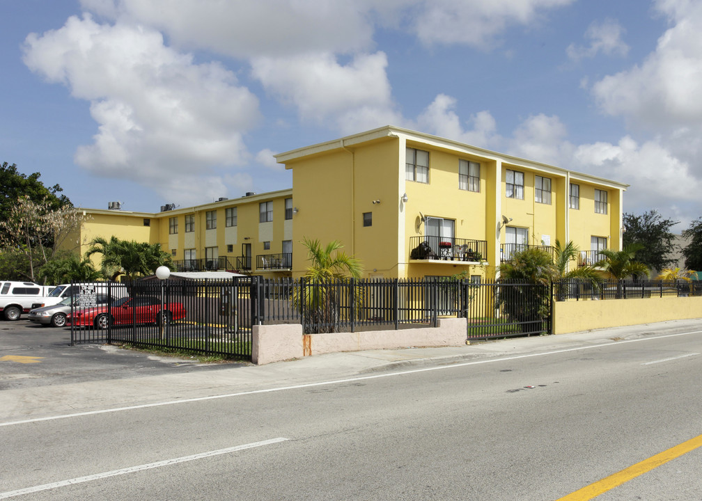 Sunnyside Apartments in North Miami, FL - Building Photo