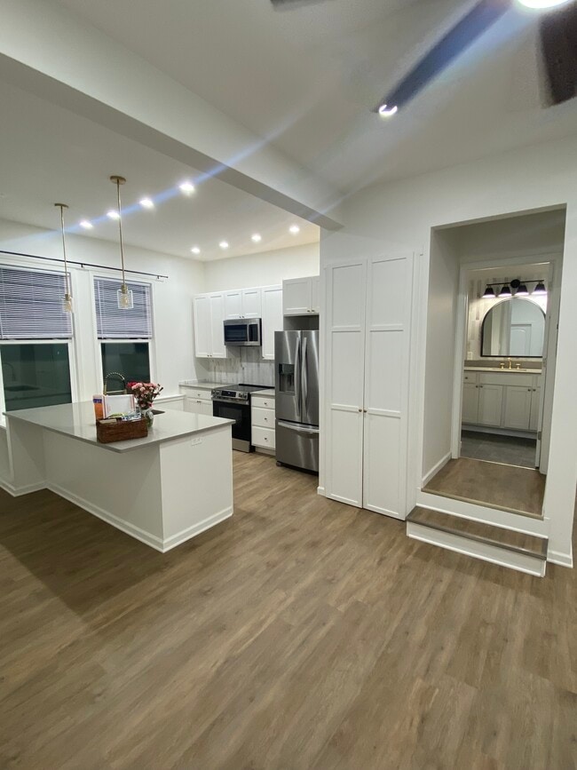 203 E Ellsworth St, Unit #2 in Columbia City, IN - Foto de edificio - Building Photo